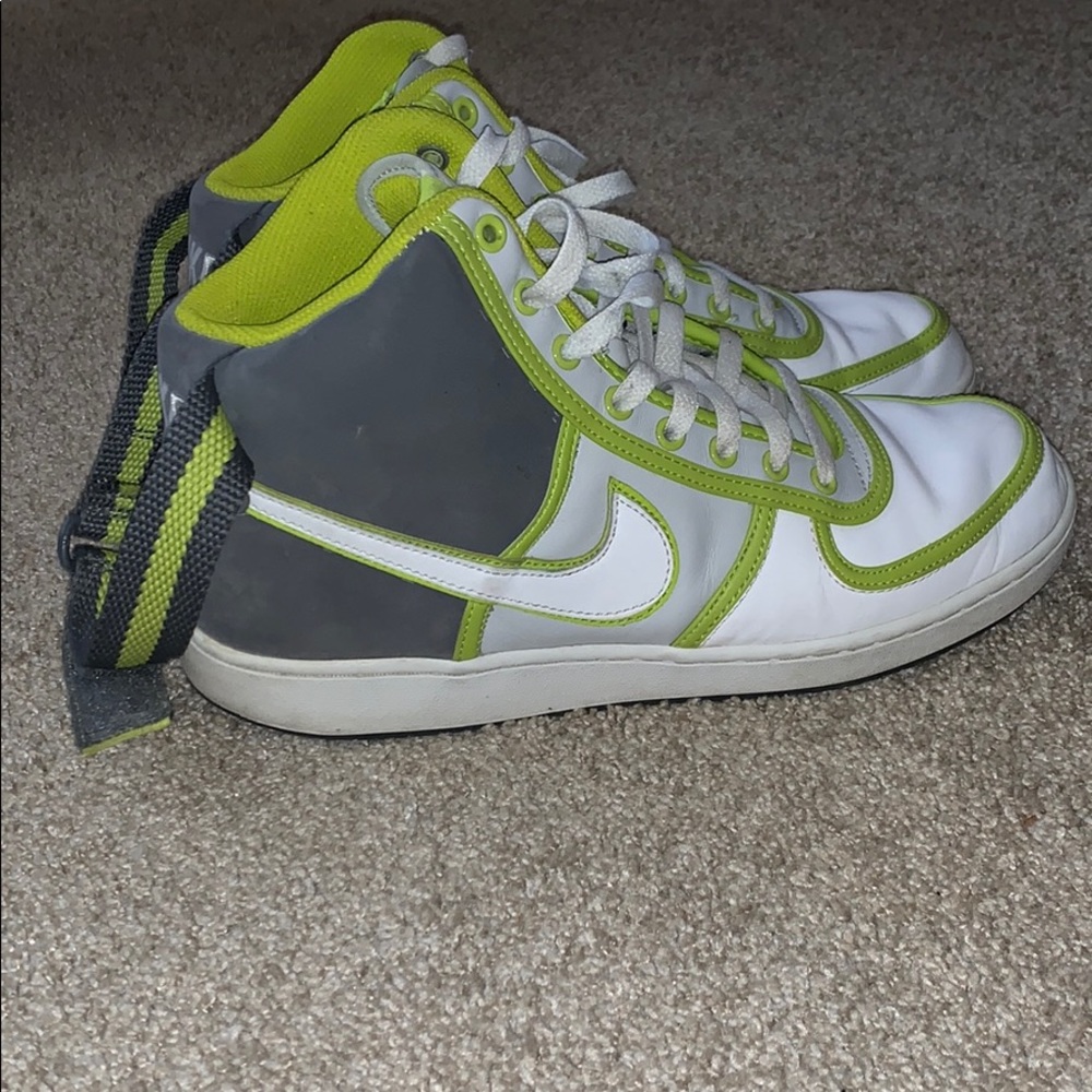 Nike (swoosh)